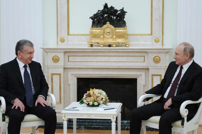 Путин встретился с президентом Узбекистана и поздравил его с переизбранием