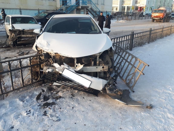 За прошедшие сутки на дорогах Якутска зарегистрировано 2 ДТП. Травмы получили 4 человека