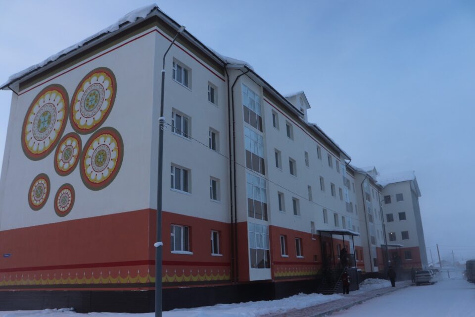 К концу года в Якутии построят еще 55 домов для переселенцев из аварийного жилья