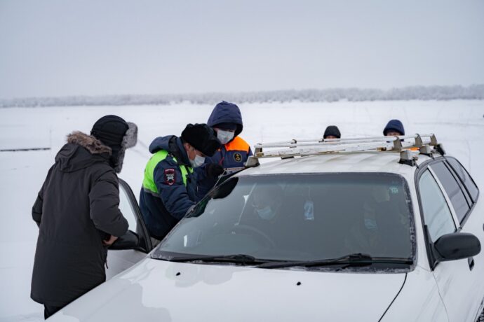 В Якутске контролируют выезды на неокрепший лед