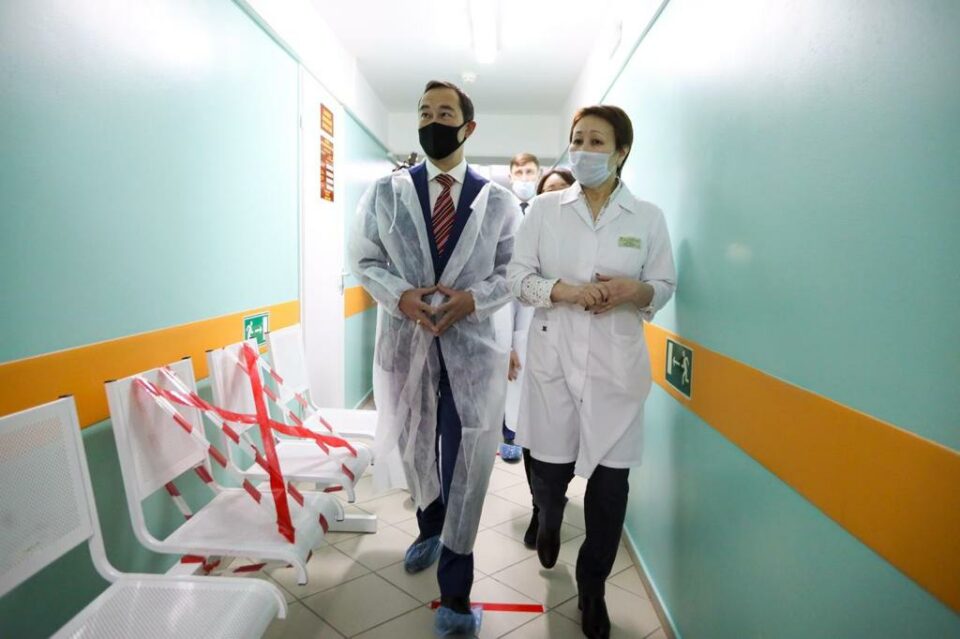 Глава Якутии: Айхальскую городскую больницу оснащают современным медицинским оборудованием