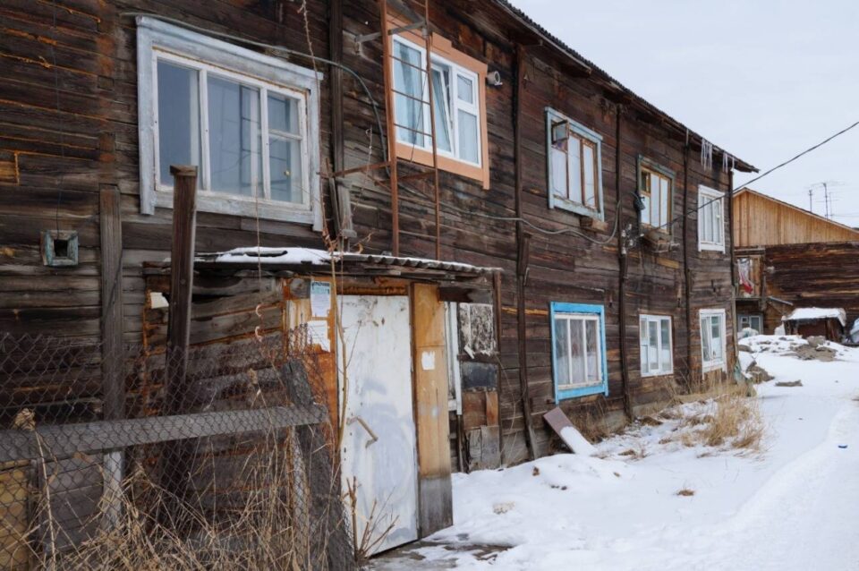 В Якутии пять аварийных домов не включили в программу переселения