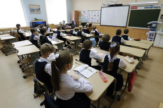 Минтруд: Информация о повторных выплатах школьникам не соответствует действительности