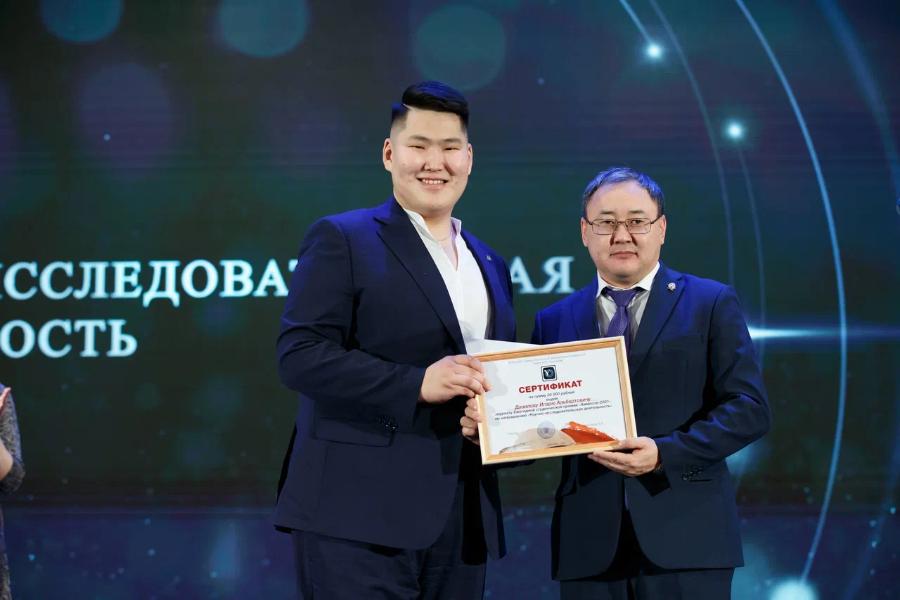 В Якутии лучшим студентам вручили ежегодную премию «Аммосов»