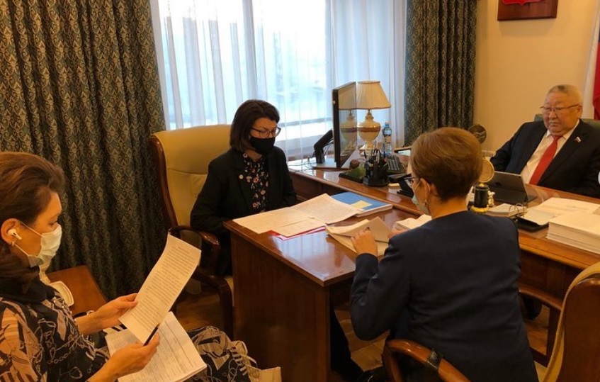 Сенатор от Якутии и глава Госкомзанятости РФ обсудили вопросы трудоустройства инвалидов
