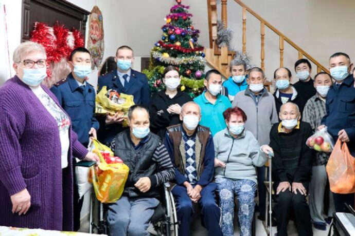 УФСИН Якутии поздравил с Новым годом пожилых людей и многодетные семьи