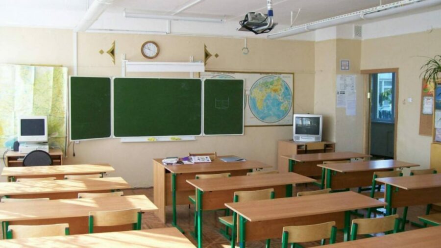 В школах Якутска проведут дезинфекцию в рамках подготовки к возобновлению очного формата обучения