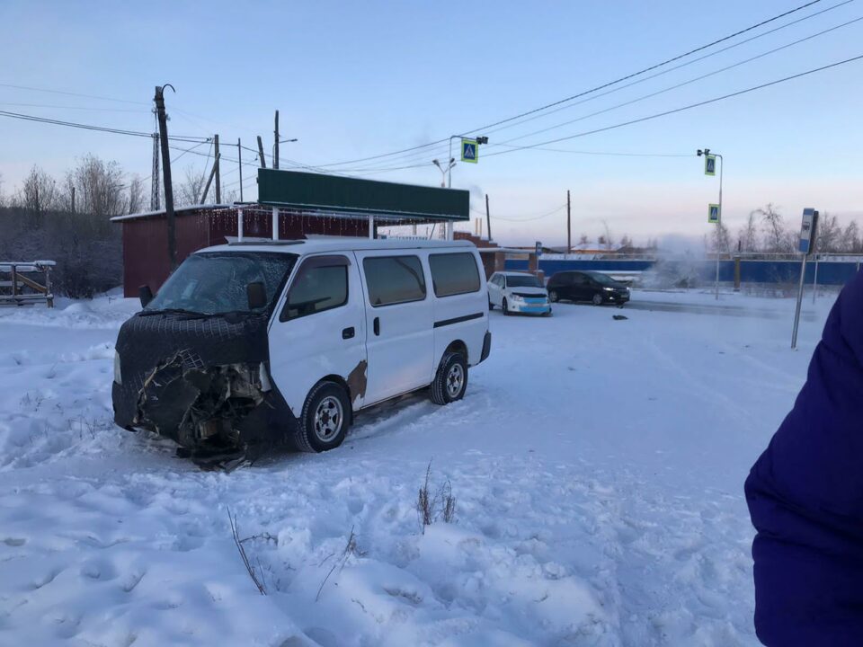 На Маганском тракте в Якутске столкнулись две иномарки