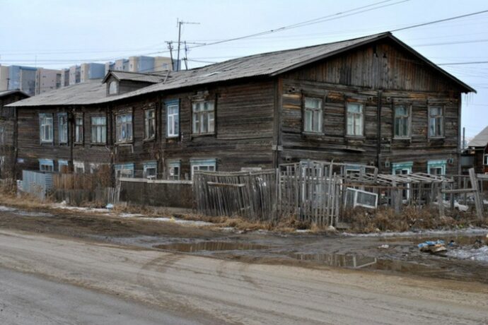 В Якутии более 3 тысяч деревянных домов исключили из программы капремонта