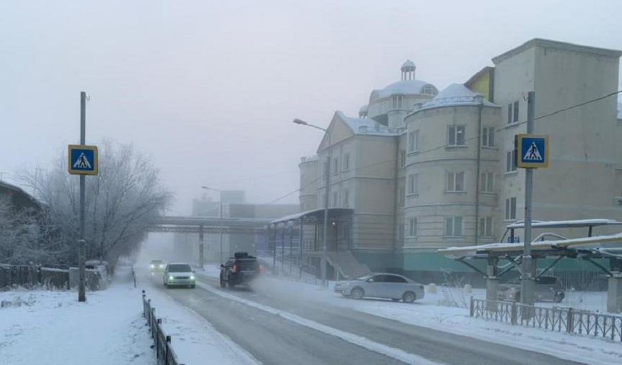 За прошедшие сутки в Якутске два ребенка попали под колеса автомобилей