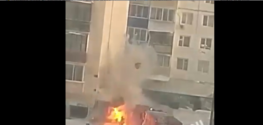 В Якутске на улице Дзержинского при тушении пожара произошел взрыв