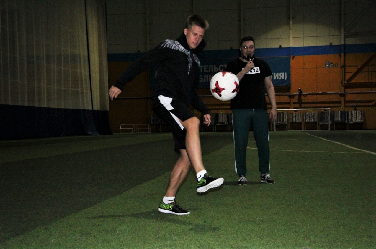 Футболист сборной России провел мастер-класс для детей в Якутске