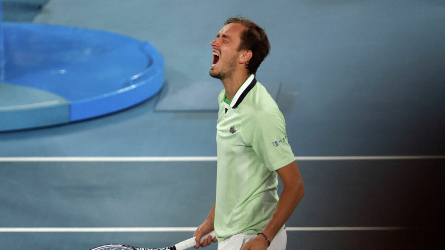 Россиянин Даниил Медведев вышел в полуфинал Australian Open
