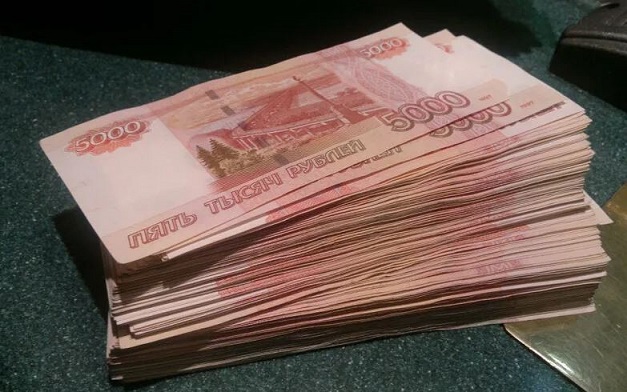 Жительница Томска нашла на улице 500 тысяч рублей и вернула их владельцу