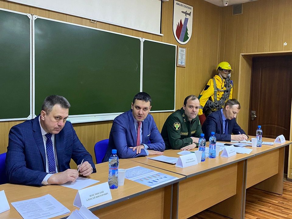 Иван Советников встретился с руководством «Авиалесоохрана» и «Якутлесресурс»