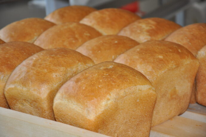 В Ленске местное предприятие начало выпускать новые виды хлеба