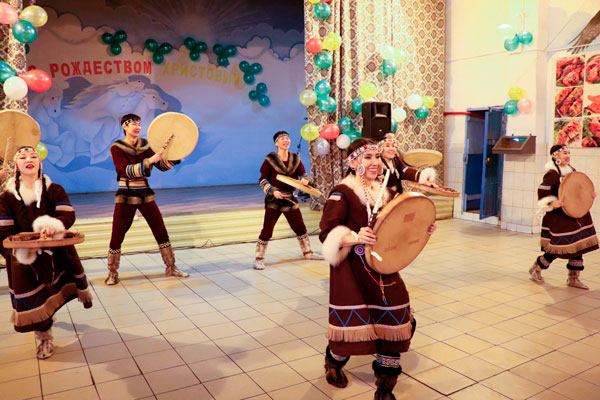 Артисты театра КМНС Севера выступили в исправительных колониях Якутии