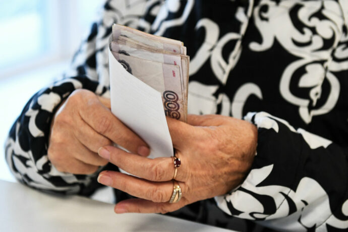 Пенсионеры получат 10 тысяч рублей при оформлении самозанятости