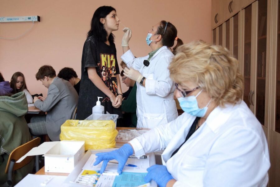 Новые случаи коронавируса зафиксированы в Якутске и восьми районах Якутии