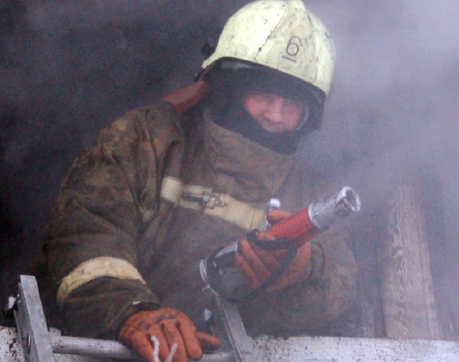 В Якутске произошел пожар в магазине на Автодорожной