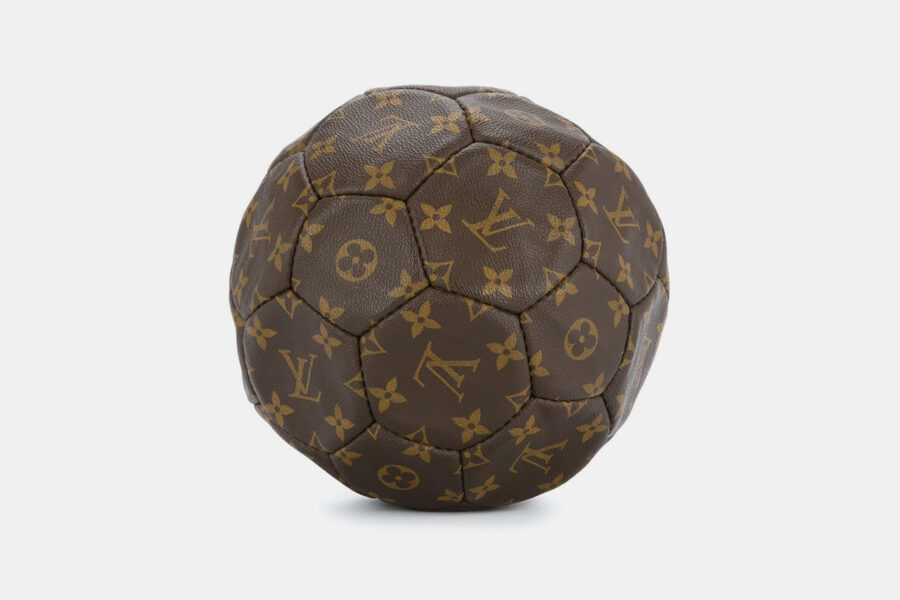 Louis Vuitton представил футбольный мяч стоимостью 328 тысяч рублей