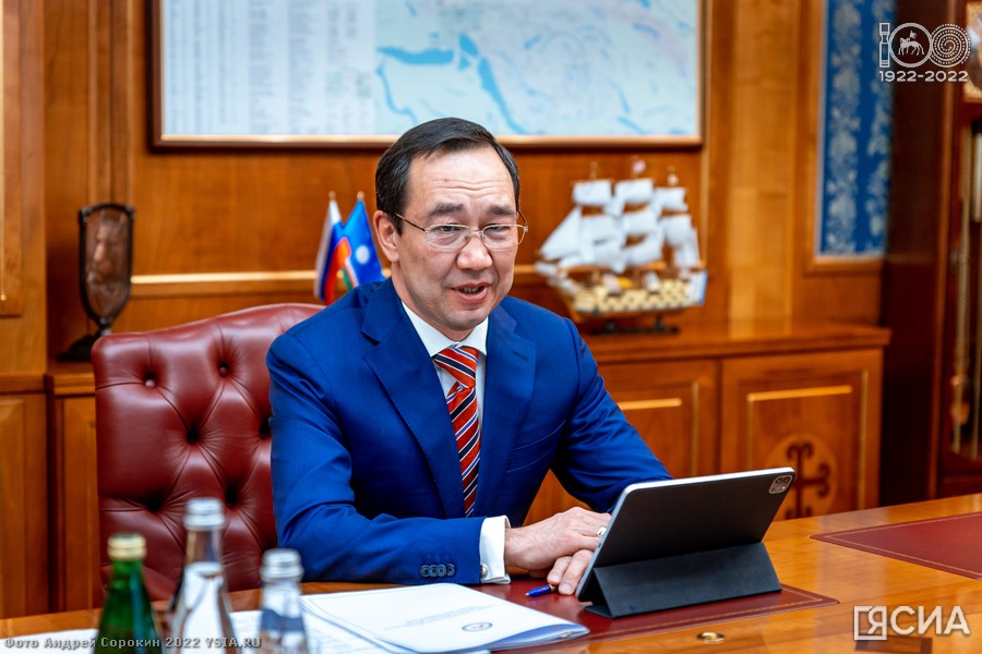 Глава Якутии поддержал проект молодёжного правительства к Году матери