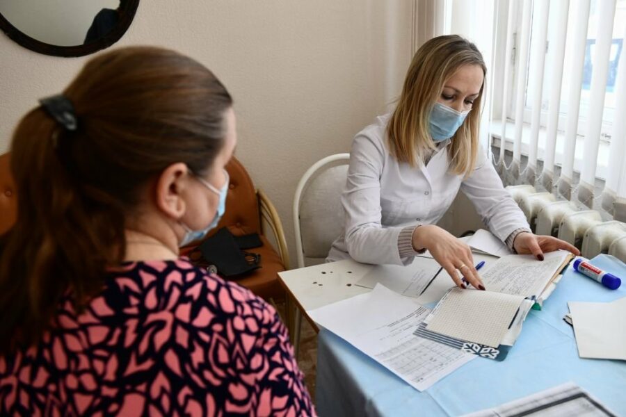 В России планируют включить консультации психиатра в диспансеризацию после COVID-19