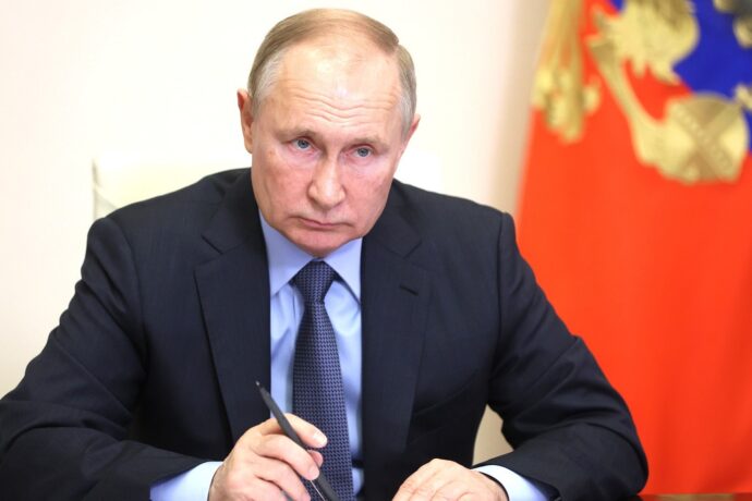 Владимир Путин поручил внести предложения по усовершенствованию законов о правах КМНС