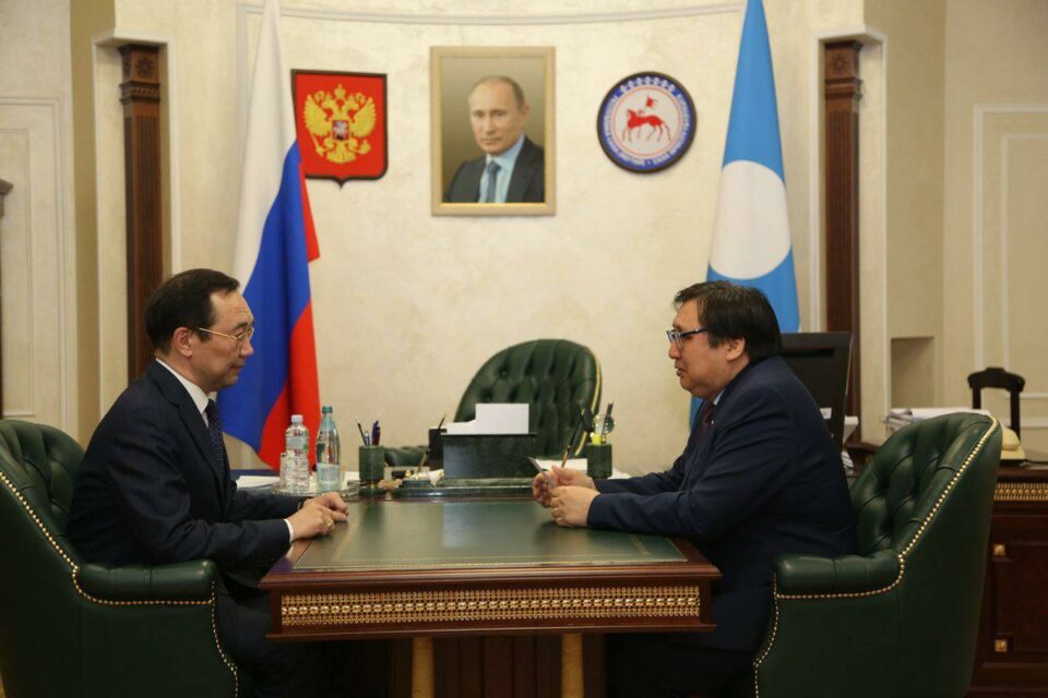 Айсен Николаев провёл рабочую встречу с сенатором от Якутии Александром Акимовым