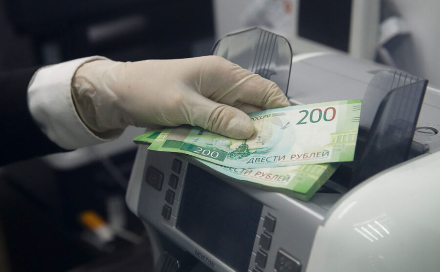 Россияне смогут снять проценты по валютным вкладам до 9 сентября только в рублях
