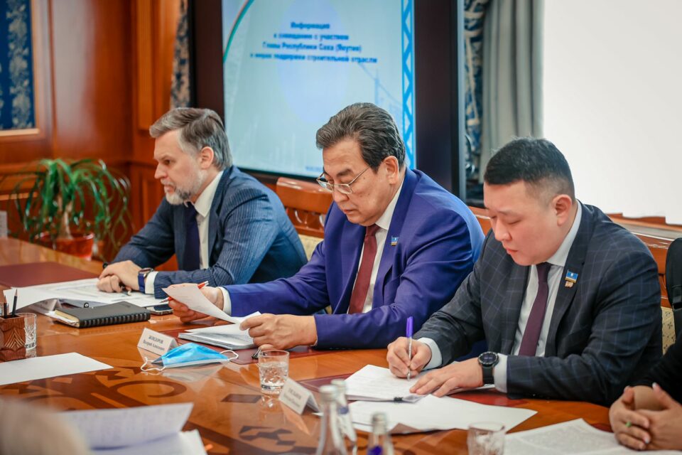 Глава Якутии поручил снять административные барьеры в строительстве