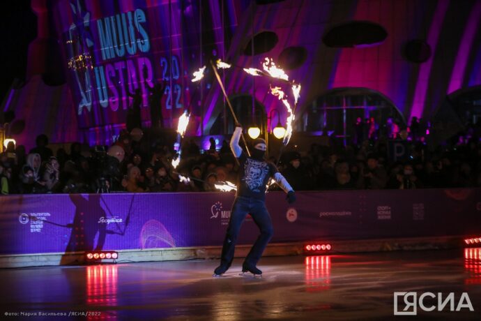 Фоторепортаж с ледового шоу и передачи символа холода на фестивале "Muus uSTAR"
