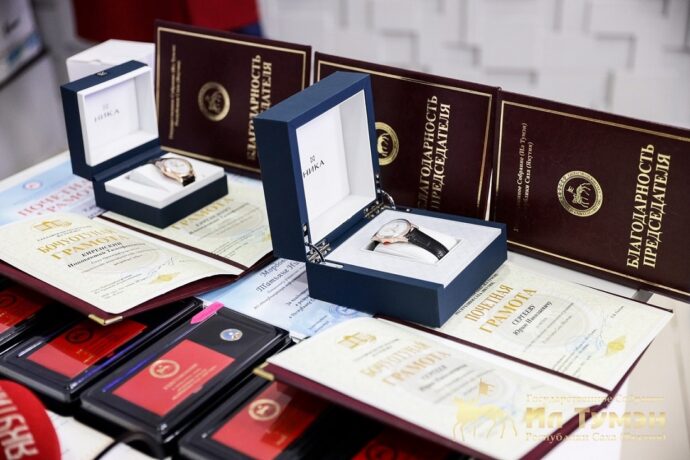 Парламент Якутии отказался от золотых часов, прилагаемых к почетной грамоте