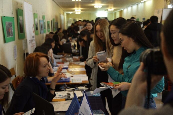 «Профессионалы Якутии»: ярмарка педагогических вакансий-2022 стартовала в СВФУ