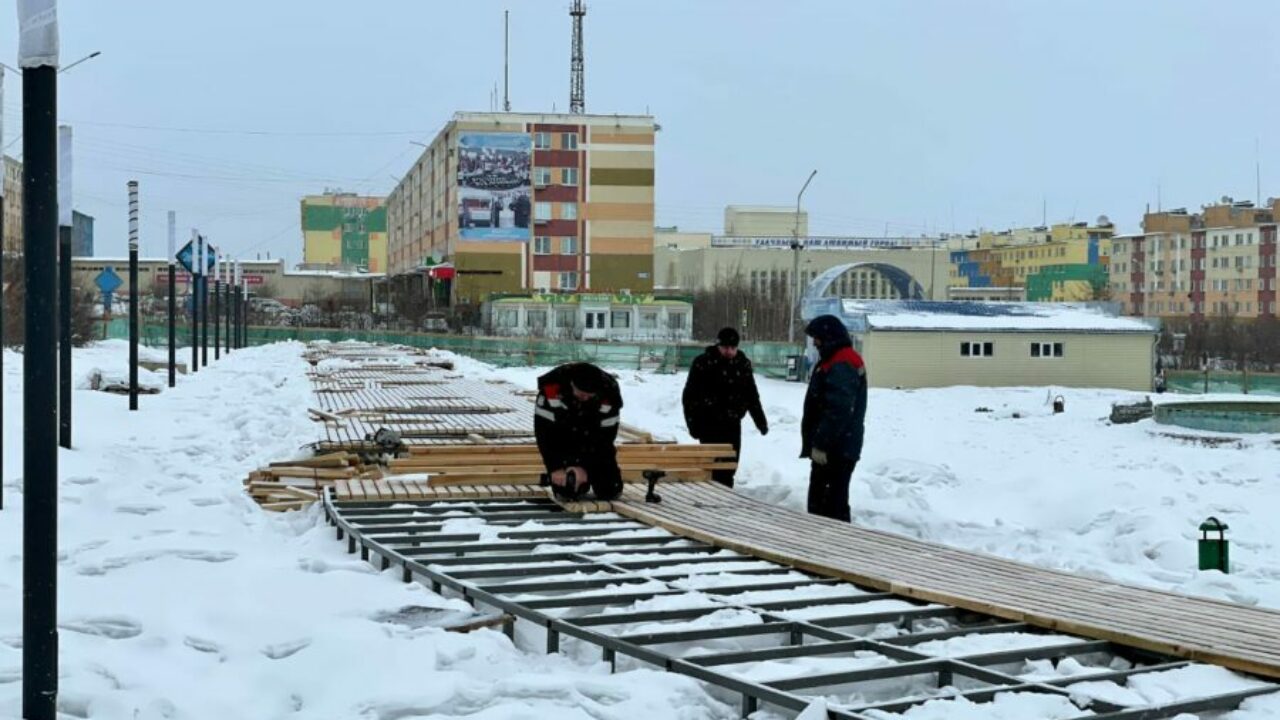 В городе Удачном Якутии продолжают благоустройство Центральной площади —  ЯСИА