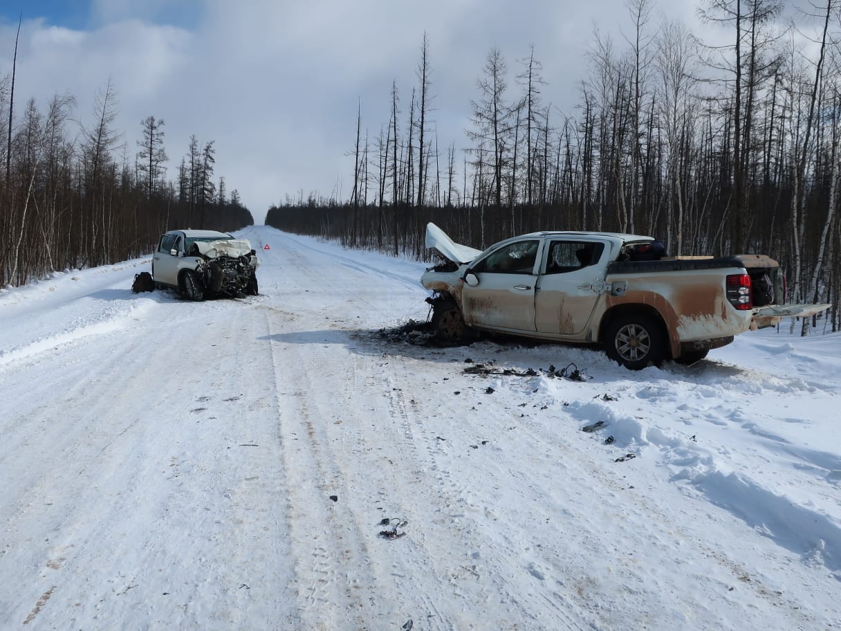 В ДТП в Мирнинском районе Якутии погибли четыре человека, трое травмированы