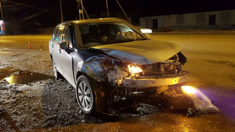 В Якутске при столкновении двух автомашин пострадал пассажир