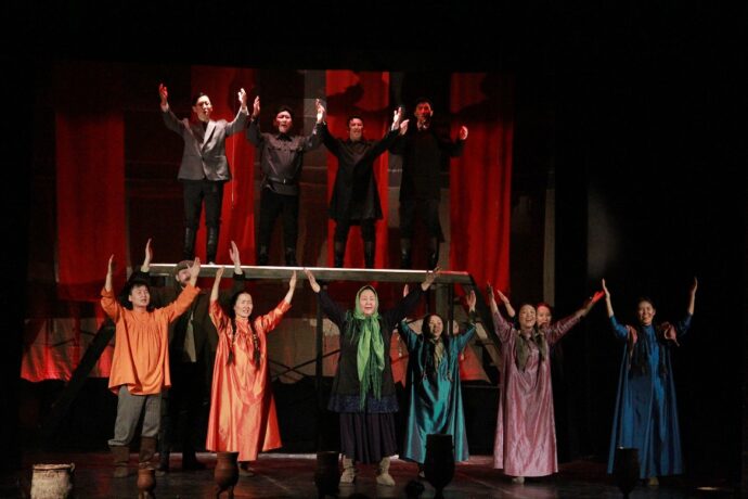 Театр юного зрителя Якутии начал 2022 год премьерой классической пьесы «Сайсары»