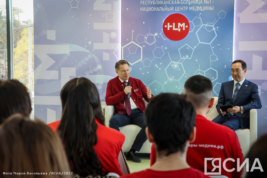 Михаил Мурашко поддержал идею волонтеров-медиков снять сериал об их работе