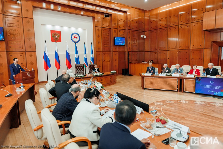 Глава Якутии встретился с Высшим Советом старейшин республики