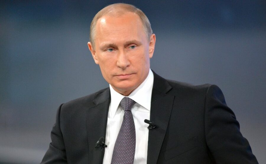 Владимир Путин поручил в 2022 году снизить уровень бедности населения