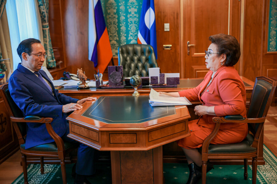 Глава Якутии и народный депутат обсудили вопросы законодательного обеспечения науки и родных языков