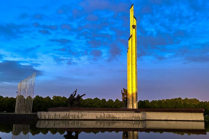 Павел Прокопьев назвал решение о сносе памятника Освободителям Риги провокацией и позором