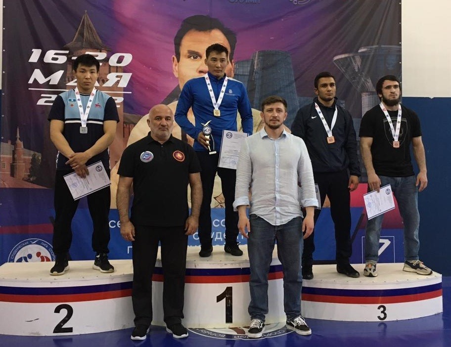 Сборная Якутии завоевала семь медалей чемпионата России по вольной борьбе среди студентов