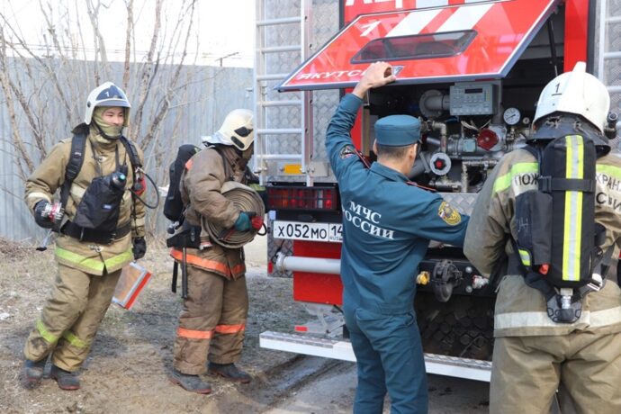 Огнеборцы ликвидировали условный пожар в Медицинском центре Якутска