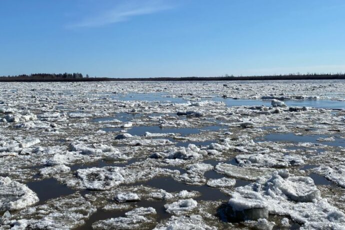 Во время ледохода на реке Колыме подтопило взлетно-посадочную полосу Зырянки