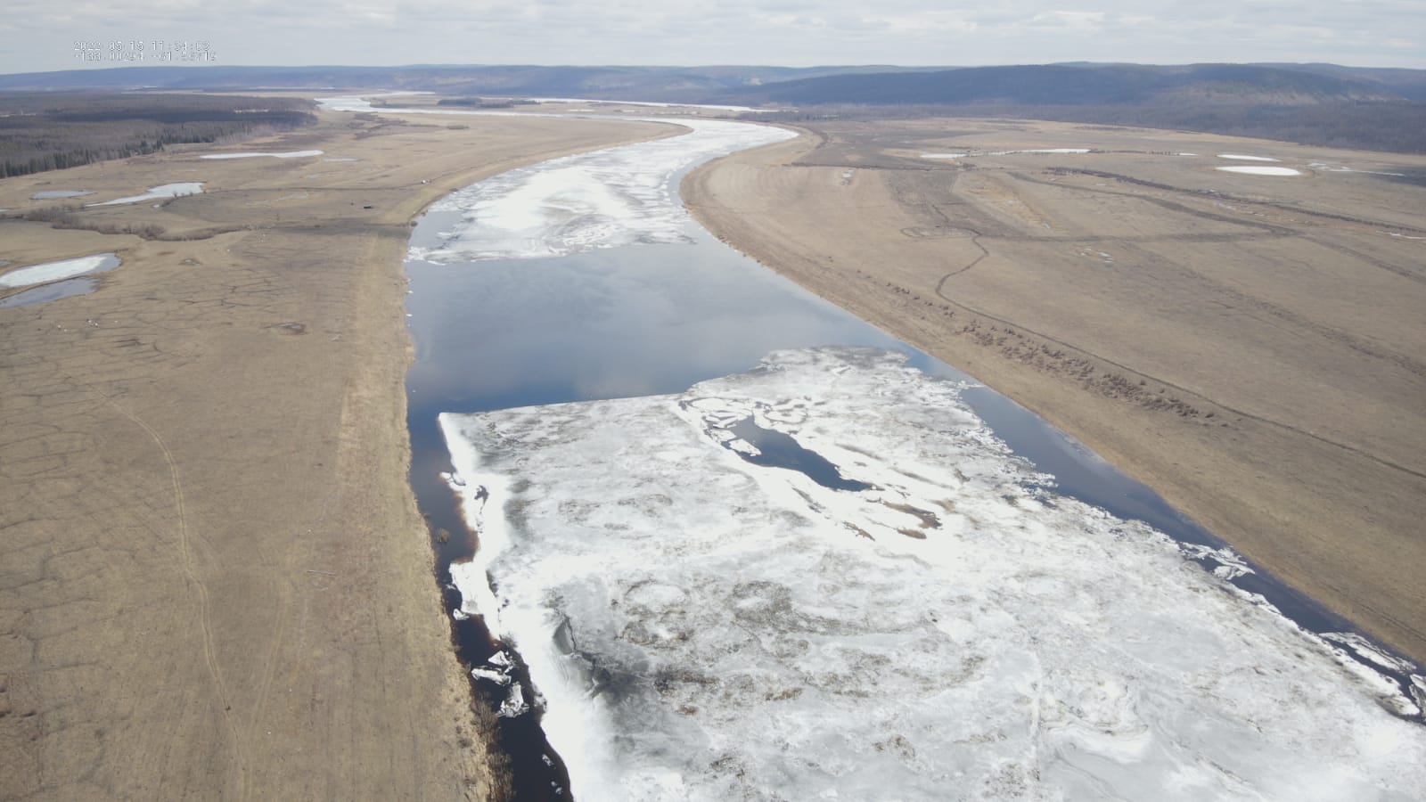 Активная фаза ледохода на реке Лене проходит по территории Олекминского района Якутии