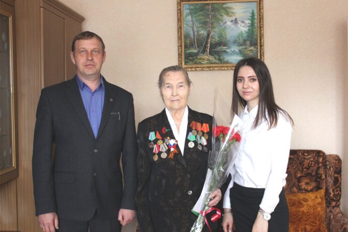 Коллектив компании «Якутуголь» поздравил ветеранов с Днем Победы
