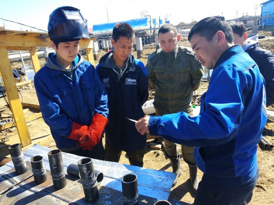 Около 100 молодых якутян бесплатно получат рабочую профессию