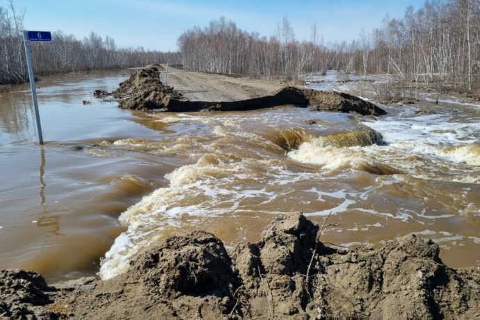 В Таттинском районе весенний паводок разрушил два участка автомобильной дороги